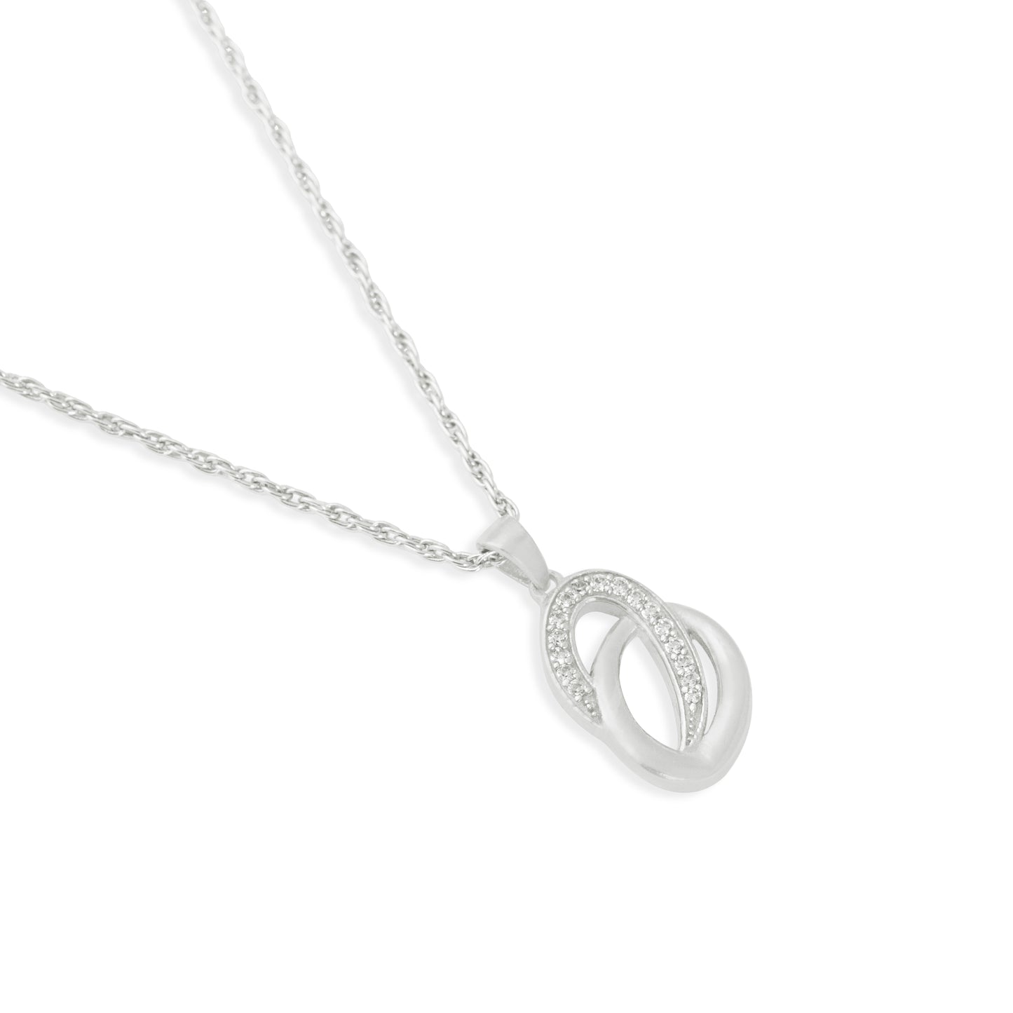 Oval designed Pendant with sleek chain
